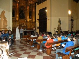 Los niños del Colegio Calasanz tuvieron, en este día de fiesta ,  su oracion y acció de gracias por la figura de San José de Calasanz.
